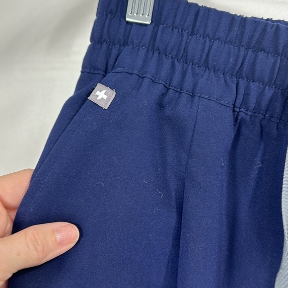 Figs High Waisted Pleated Navy Blue scrub pants size small tall - Picture 5 of 12